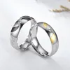 2020 Nuovo titanio acciaio inossidabile cubic zirconia unisex anello a fascia da dito amanti dei diamanti turbinio anelli di fidanzamento di nozze per le coppie all'ingrosso