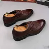 New Men pointed Imitation alligator grain flats Shoes Luxury designer Men Homecoming Dress Wedding prom shoes for gentleman