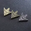 I-Remiel Vintage Fashion Triangle Shirt Collar Pin för män och kvinnor Håled Out Crown Brosch Corner Emblem Smycken Tillbehör T190622