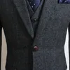 Klassischer Woll-Hochzeits-Smoking 2020, dunkelgrauer Tweed, Fischgrätenmuster, Taschen, Bräutigam-Kleidung, Herrenanzug, Westen, Trauzeugen-Outfit, schmale Passform, Herren auf Lager