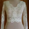 Vintage Wedding Jackor Bolero Wrap Vit Elfenben Bröllop Top Lace Scalloped Långärmad Knapp Tillbaka Plus Storlek Bröllop Tillbehör