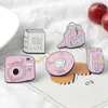 Ryggsäck Bokkamera Mobiltelefon CD Emalj Pin Custom Badges Pink Girl Brosches Lapel Pins Denim Shirt Collar Smycken Presentbarn