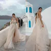 2020 Champagne Bröllopsklänningar Plus Storlek Halter Lace Appliques Beaded High Split Vestido de Noiva A Line Beach Wedding Bridal Grows