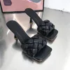 Scarpe Pantofole Ciabatte piatte Moda Pantofole con punta quadrata Donna Estate Lusso 2020 PU Roma Scarpe di gomma di base Punta quadrata Donna 2020