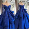 Royal Blue Satin Quinceanera Princess Dresses Långärmad Broderi Beaded Layered Ball Gown Sweep Train Evening Party Crows