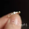 anillo de compromiso de diamante pequeño