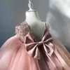 Erröten rosa Spitze Perlen Blumenmädchenkleider Flügelärmel Brautkleider für kleine Mädchen günstige Kommunion Festzug Kleider Kleider f31812203591