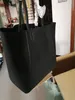 Kvinnors klassiska märkesvarorskylt Black Bag Womens Lockme Totes stor kapacitet handväska 43*28*17 cm