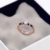 Groupes d'accessoires Bijoux de mode Love Jewelry TitanUim Steel Rose Gold Color Ring Crystal Anneau pour les femmes Rings de couple de couple mercredi1411518