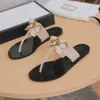 Vendita calda-augurio Infradito Pantofola Moda di lusso Sandali in vera pelle Sandali con catena in metallo Scarpe casual da donna SZ 36-42 n07