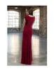 2019 Nowy Dark Red Crepe Sheath Długie Skromne Druhna Suknie Z Cap Rękawy Długość Piętra Proste Skromne pokojówki Sukienka Honor Custom