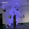 Costume gonfiabile ambulante dell'orso polare di illuminazione di camminata di prestazione della fase di concerto 3.5m Burattino dell'orso bianco di stampa LED su ordinazione per lo spettacolo di parata