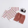 Höst Baby Boys Casual Outfits Mode Spädbarn Stripe Kläder Satser Toddler Striped Långärmad Pullover Toppar + Sticka Shorts 2st Suits Y2573