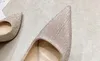 Дизайнерский дизайнер замшевого золота Lady Pumps Сексуальные женщины Яркие кожа заостренные пальцы на шпильчах туфли для туфель
