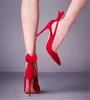Женский дизайн моды заостренные пальцы замшевые кожаные шпильки на каблуках завязанные насосы красные черные вырезанные высокие каблуки формальные туфли