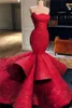 Lindos vestidos de noite vermelhos formais 2020 cetim sem alças apliques de lantejoulas longo vestido de formatura sereia vestidos de desfile saia babado246P