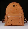 Black Brown Luxurys Bags Punk Style Rivet Propack Fashion Men Women Knapsack Corean Systlish Counder Develop