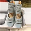 2020 Nova Mulheres Leather Sandal Designer esculpida oco grosso Salto Alto Preto Estilo ocidental Peixe Boca Sapatos US4-12 com caixa