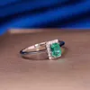 Fede nuziale con smeraldo dal design semplice 4 mm * 6 mm Anello con smeraldo naturale da 0,5 ct Anello con smeraldo in argento massiccio 925
