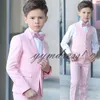 Pink Boy Свадебные смокинги 2019 Пиковая отворотом One Button Детские костюмы для выпускного вечера выполненное на заказ кольцо Несущих костюмы (куртка + брюки + жилет + лук)