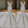 Nouvelles robes de mariée de sirène africaine bon marché V Appliques de dentelle de cou en Crystal Chapelle Sans manches