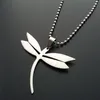 1st rostfritt stål Flying Dragonfly Charm Pendant Halsband Small Insect Animal Beneficial Girl Sweater Lucky Woman Mother Mens Family Gifts smycken