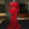 Czerwony arabski wysoki szyja Syrenka Długie Suknie Wieczorowe 2019 Długie Rękawy Satyna Ruched Lace Aplikacja Formalna Party Muzułmańska Prom Dresses