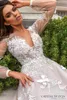 Romantische sexy Brautkleider 2020, tiefer V-Ausschnitt, durchsichtiger Rücken, lange Ärmel, mit Knopfapplikationen, Sweep-Zug, Brautkleid, Brautkleider
