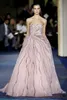 Zuhairmurad skräddarsy en linje kväll klänningar strapless ärmlös formell klänning tulle spets sequins sopa tåg fest brudtärna klänning