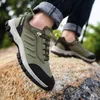 2020 Newe Fashion Mens Running Shoes Olive Green Khaki Grå Utomhusskor Mens Trainers Sport Sneakers Hemlagad Märke Made In China