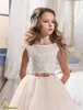 Nowe Dzieci Gilrs Suknia Balowa Suknie Koronkowa Aplikacja Klejnot Neck Tulle Bow Knot Sashes Pierwsza Sukienka Komunii Święta Na Wesele