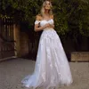 Elegant off the Shoulder Beach Trouwjurken met 3D Floral Applique 2019 Tule Sweep Train Garden Custom Trouwjurk Vestido de Novia