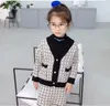 Barnflickor tröja set Autumn Winter Thick Warm Sticke Clothes Set Fashion Kids Girl Classic Clothing Suit Cardigan och kjol17355824