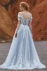 Abiti da sposa a trapezio blu ghiaccio e avorio con spalle scoperte Pizzo a cuore Tulle Sweep Train Abiti da sposa all'aperto informali bohémien colorati