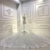 熱い販売フライング3mの長い結婚式のベール大聖堂の長さ1つの層アップリケトリルのチュールスパンコールのための女性のヘアアクセサリー