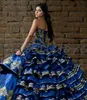 ロイヤルブルーラグジュアリー刺繍QuinceaneraドレスメキシコのヴェスディドデQuinceañeraエレガント恋人のフリルティアード式の正式なプロムパーティーガウン