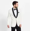 Moda Ivory Groom Tuxedos Czarny Szal Lapel Groomsmen Ślub Smokingi Doskonałe Mężczyźni Formalna Blazer Prom Kurtka Kostium (Kurtka + Spodnie + Krawat) 1663