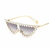 Solglasögon Kvinnor Ny Fashion Cat Eye Sun Glasögon Kvinna Diamant Flat Top Eye Wear UV400