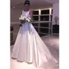 2024 Arabiska A Line Wedding Dresses Scoop Neck Satin Sleeveless Sashes With Bow Sexy Open Back Sweep Train Enkel billiga formella brudklänningar 403