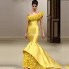 新しいデザイン黄色の人魚のページェントイブニングドレス1つの肩の手作りの花の床の長さのフォーマルガウンマーメイドサテンロングウエディングドレス