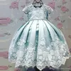 Babyblaue, günstige Blumenmädchenkleider, Flügelärmel, Rundhalsausschnitt, Prinzessin, Taufe, Erstkommunion-Kleid für Kinder, applizierte Festzug-Kleider für Kleinkinder