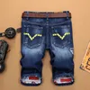 2019 Summer Top Shorts, Blue Color Fashion Designer Kort rippade jeans för män denim shorts knä längd