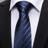 Livraison rapide Soie Cravates de soie Mens 100% Designers Mode Navy Bleu Cravate à rayures Hanky ​​Boutons de manchette Hanky ​​Ensembles pour Génie de mariage Formelle de Mens N-5032