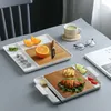 Plateau de service de fromage carré en porcelaine blanche, outils avec planche à découper en bambou naturel, plateau de service contemporain pour craquelins, sushis et fruits