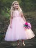 ライラックフラワーガールドレス西部の国の服を結婚しているラインプリンセスジュエルネックティーレングス女の子の誕生日ドレス