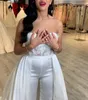Witte jumpsuits sexy afneembaar een lijn trouwjurken lieverd kanten satijn met overskirts bruidsjurken broek jurk Vestidos de novia