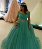 2019 Nuovi abiti economici Quinceanera Ball Gown con spalle scoperte Tulle Sash Cap maniche Puffy Plus Size Custom Party Plus Size Prom Abiti da sera