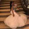 Luksusowe Zroszony Biała Mermaid Prom Dresses Silver Cekiny Koronki Aplikacja Tulle Długie Rękawy Sheer Neck Black Girl Plus Size Evening Suknia