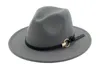 Cappelli jazz in feltro nuovo moda cappelli a cilindri classici per uomini donne eleganti gancio di cappelli da fedora solido largo piatto brim elegante panama caps3403552