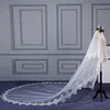 ラグジュアリーの実際のイメージの結婚式のベールの3メートルの長いベールのレースのアップリケの結晶2層大聖堂の長さ安いブライダルベール